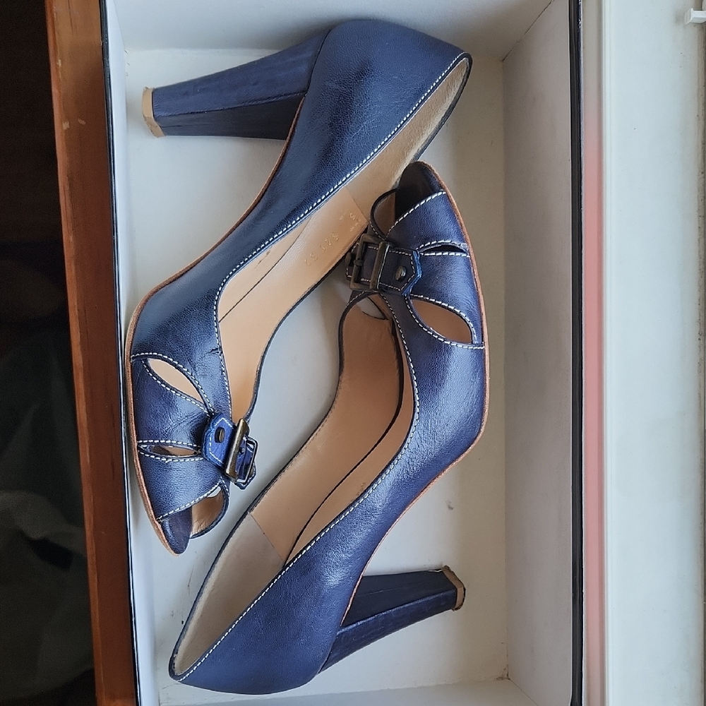 Chic Navy Women's Heels with Cutout Design